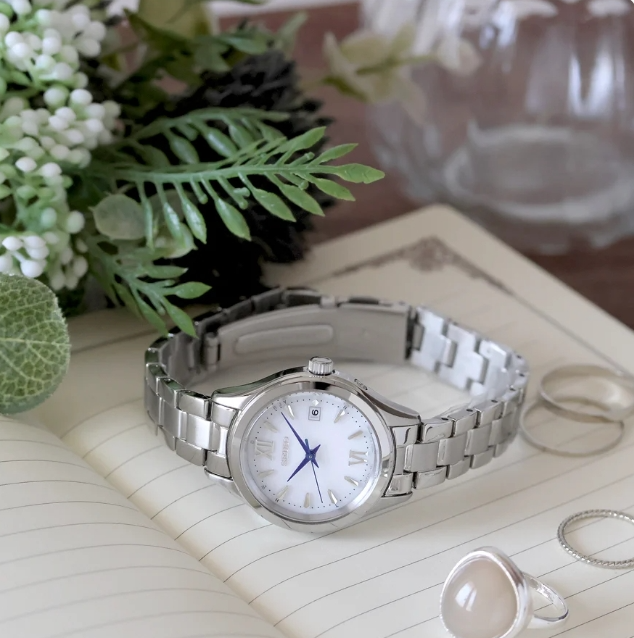 seiko101: Seiko Selection Solar Quartz Radio-Controlled Watch HFE001J Women Watch 28mm